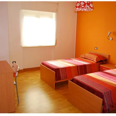 Il Falco E Il Gabbiano קוריליאנו קלאברו